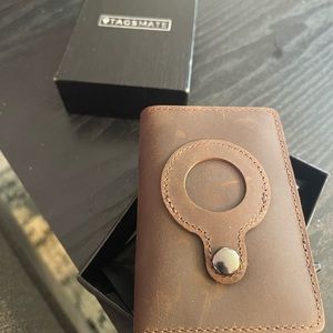 Brand new tagsmate wallet / card case with airtag pouch
